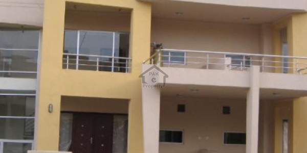 11.5 Marla VIP Location Beautiful Single Storey House For Sale