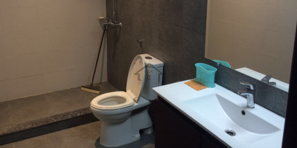 House Available On Arbab Karam Khan Road