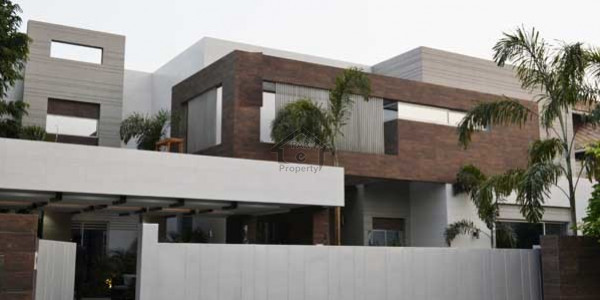 Sunny Park Near Shaukat Khanam 10 Marla Owner Build