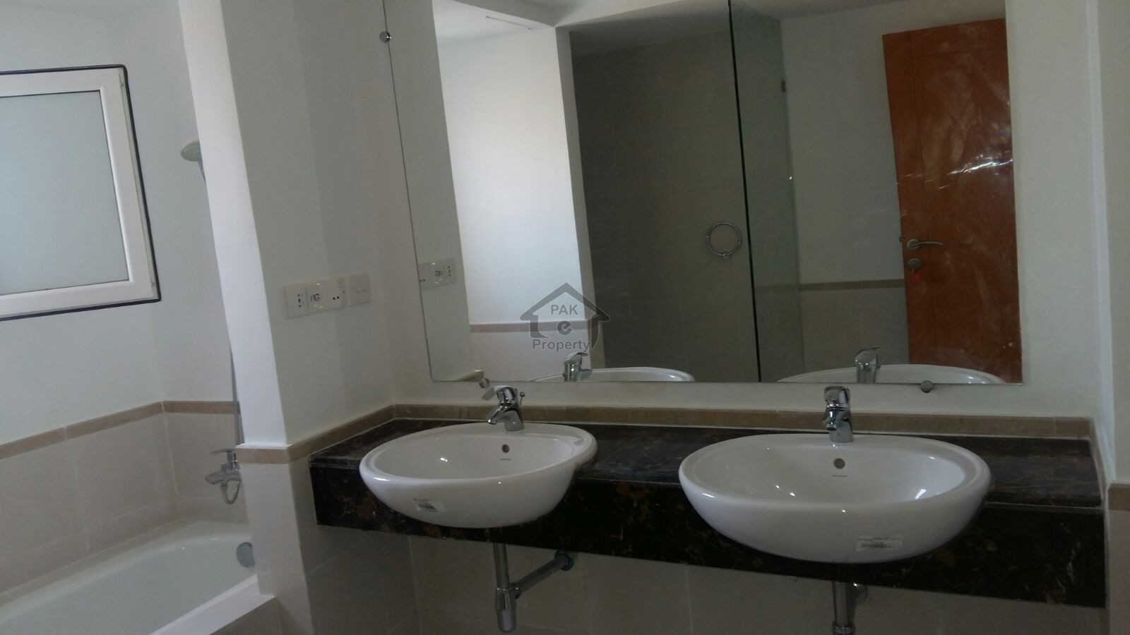 Beautiful In Alma Town Three Bed Rooms Villa Available For Sale In Canyon Views On Excellent Locatio