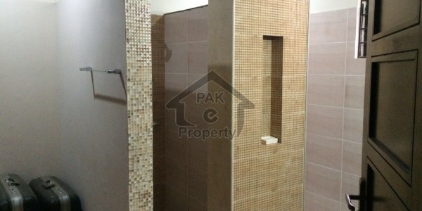 8 marla house for selling in janah Garden