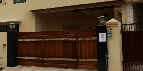 F-11 500 Sq Yards Independent Ground Portion 3beds Servant Separate Gate