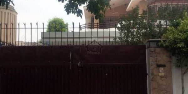 Pair Double Unit House Available For Sale