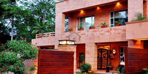 Allama Iqbal Town - 12 marla House for sale