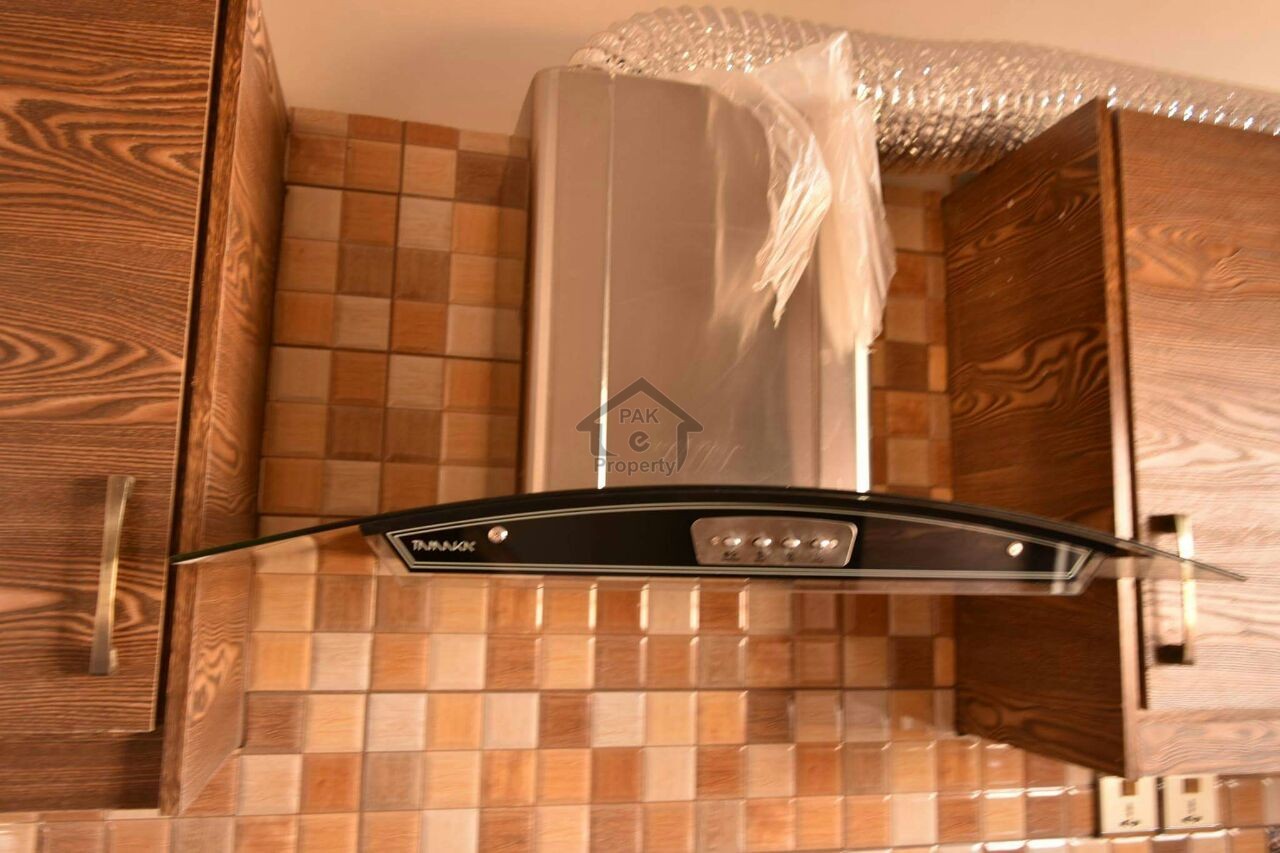 G_11/3 pha 2bed 2bath etype 700 sqfit top wood work investor price