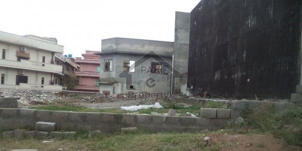 Corner Plot Available For Sale In G-13/1 On Beautiful Location