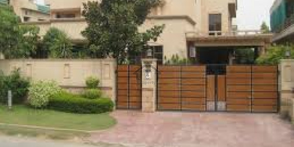 Shami Road, Cantt - 24 Marla Old House Available for sale IN LAHORE