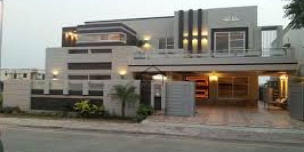 DHA Phase 4 - 300 Yards beautiful Renovated Bungalow IN  DHA Defence, Karachi