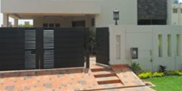 Gulberg 2 Kanal House For Office School Clinic Prime Location