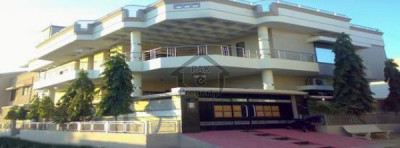 Revenue Society- 1 Kanal Upper Portion for rent