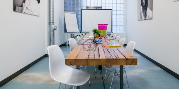 Blue Area-  6500 Sq. Ft- Blue Area Good Location Office Space.