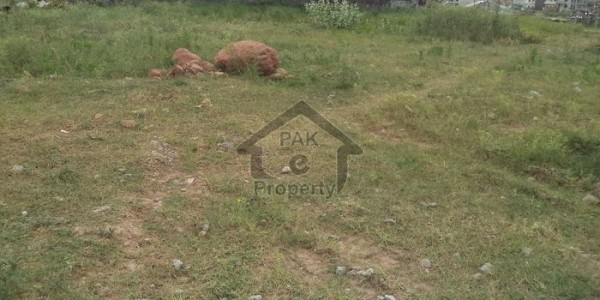 Beautiful Plot Available For Sale In Bahria Enclave Prime Location