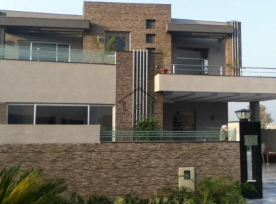 New Al Gillani Road-19 Marla-Well Furnished House For Sale