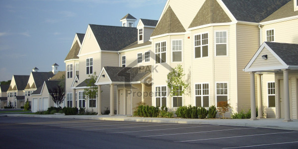 Three Beds Apartment Small Complex On 1st Floor