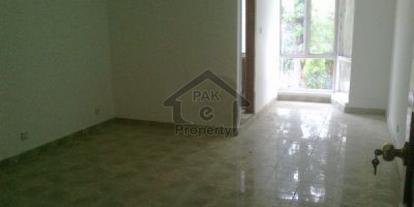 Three Bed Apartment For Rent Near Pizza Hut Boat Basin