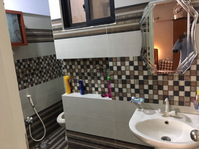 Pent house 4 bedrooms 300 sqr. yards maqboolabad