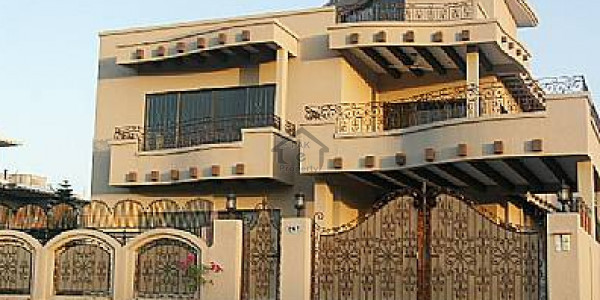 11 Marla Double Storey House Available In Media Town