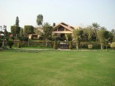 Scheme 45- Nice Approach VIP Farm House 2200 Yards IN Karachi