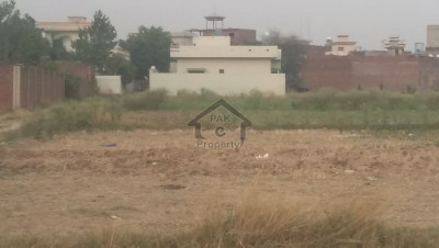 Sialkot CITY k bilkul nazdeek askri 2 back side mudasar shaheed road BALAN WALA