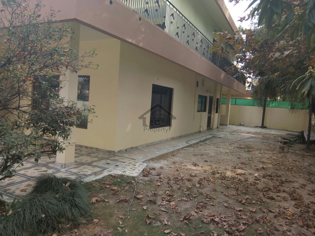 Beautiful Renovated House Available For Rent In Sector F-7 College Road