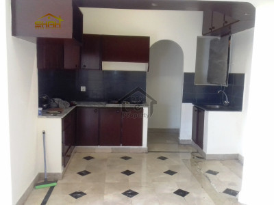 3 Bed D/D, 1600 Sq Ft, corner west and sea facing Flat is available for Rent Clifton, Block-1, Karachi.