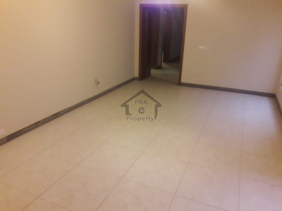 5 bedroom 5 bathrooms  kitchen drawing and dining tares margala hills view car parking heating cooling system