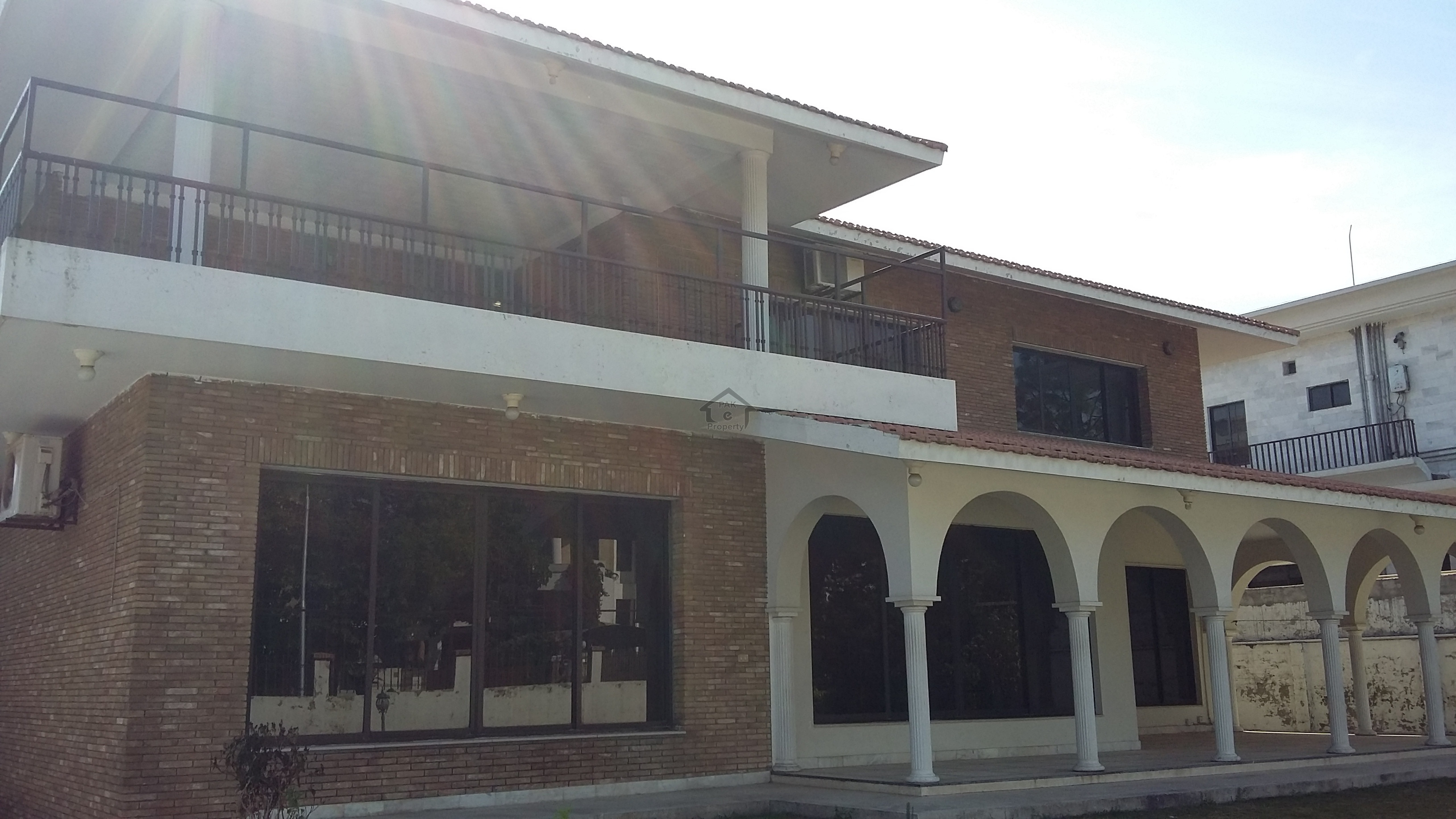 F-10/1 1022,sqyd Neat and Clean 6,bed room House available For Rent.