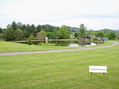 Bahria Town Phase 7, - 1 Kanal - Corner Plot for sale.