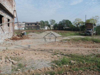 Safari Garden Housing Scheme, - 3 Marla  - Plot for sale.