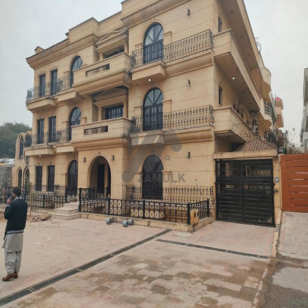 10 Marla House For Sale In Wapda Town Phase 1 - Block F1