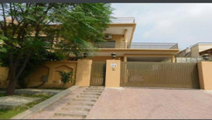 10 Marla House For Sale In Wapda Town Phase 1 - Block D3
