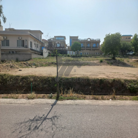 10 Marla Plot For Sale In Lake City - Sector M-6