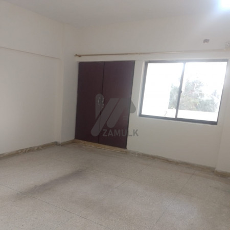 Flat for rent Near johar chorangi Afnan arcade 3bdd Park facing  2 terrace 3rd floor