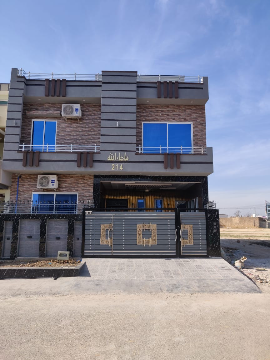 1.2 Kanal House For Sale In Main Boulevard Gulberg